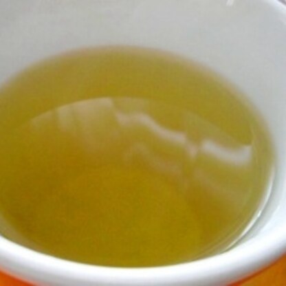 台湾土産の阿里山茶があるので、淹れてみました。淹れ方で随分美味しくなるんですね。(*^-^*)